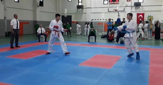 ابن مخيم اليرموك: زين إبراهيم العلي يتوج بالمركز الثالث في لعبة الكاراتيه في تركيا  | موسوعة المخيمات الفلسطينية