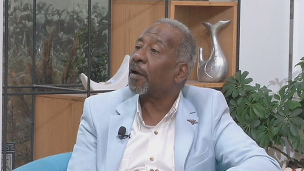 أحمد هلال ... للنقد الأدبي عنوان