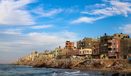 أوضاع اللاجئين في مخيم الشاطئ