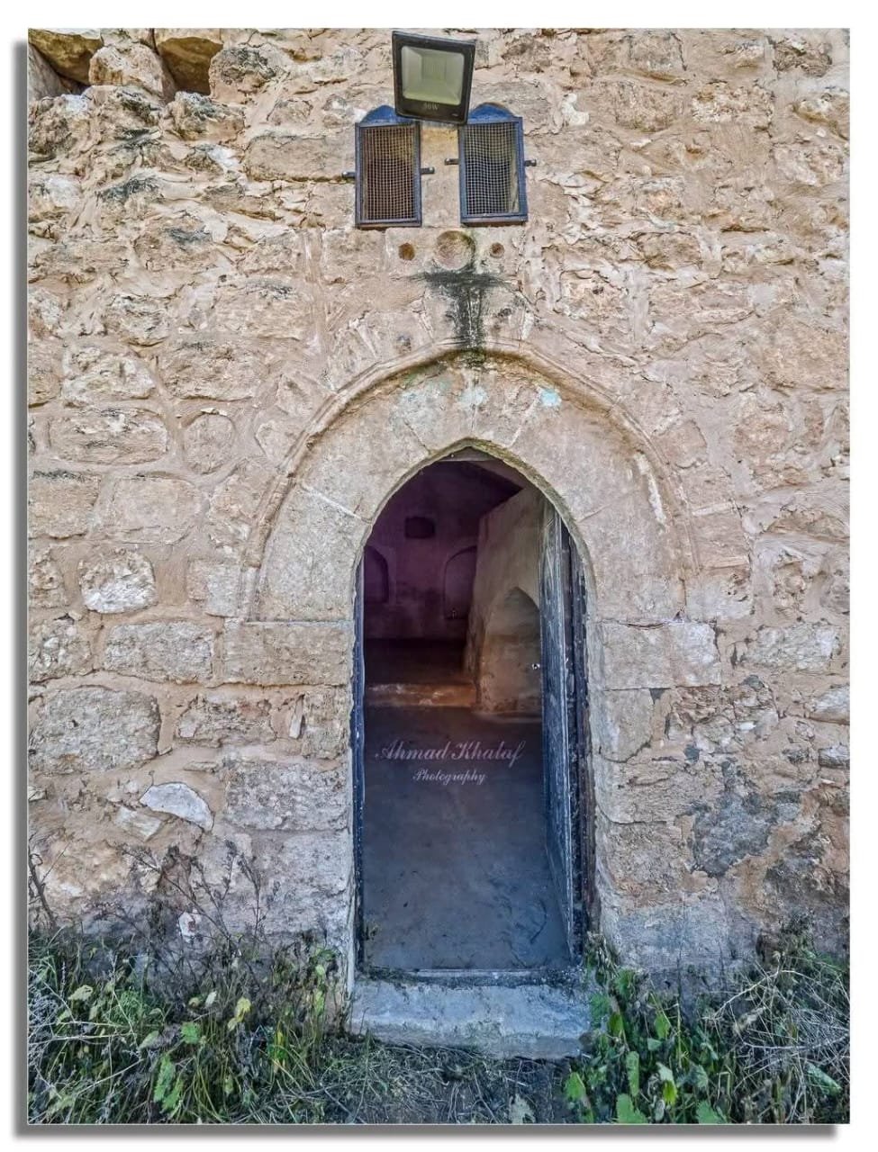 أحد الأبواب الاثرية في قرية جلبون قضاء مدينة جنين - فلـسطين  | موسوعة المخيمات الفلسطينية