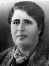 نبيهة ناصر .. صوت فلسطين النسائي  | موسوعة المخيمات الفلسطينية