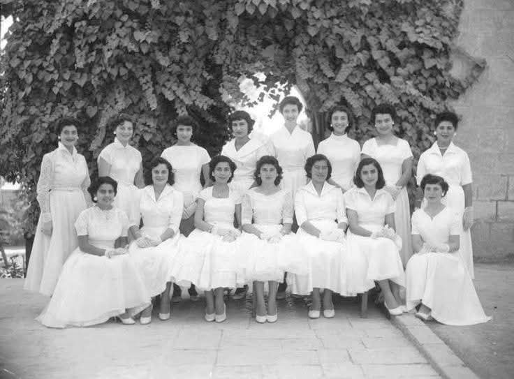 من حفل تخرج مدرسة الفريندز الثانوية بنات رام الله - فلسطين ١٩٥٦  | موسوعة المخيمات الفلسطينية