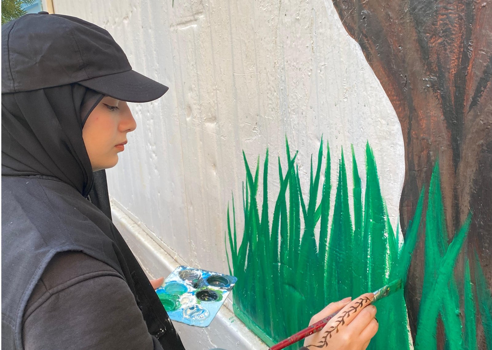 من مخيم البداوي إلى القلوب: مرام عياش تحوّل الرسم إلى رسالة  | موسوعة المخيمات الفلسطينية