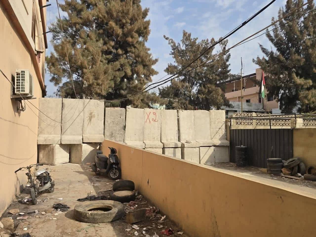 تضييق الخناق على "البداوي": إغلاق الطرق الفرعية يثير غضب اللاجئين   وتنديدات بـ "عزل المخيم"  | موسوعة المخيمات الفلسطينية