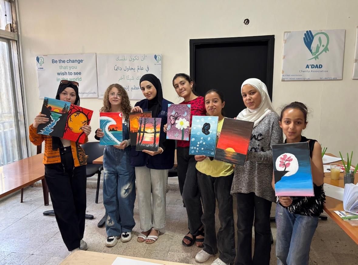 بيسان بدران… فنانة من مخيم الجليل، تكبر موهبتها كلما تكبر.  | موسوعة المخيمات الفلسطينية