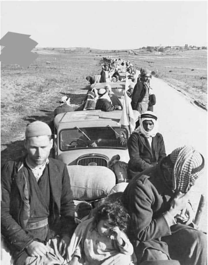 اهالي قرى يازور وسلمة وبيت دجن قضاء يافا أثناء تهجيرهم من قراهم عام 1948.  | موسوعة المخيمات الفلسطينية