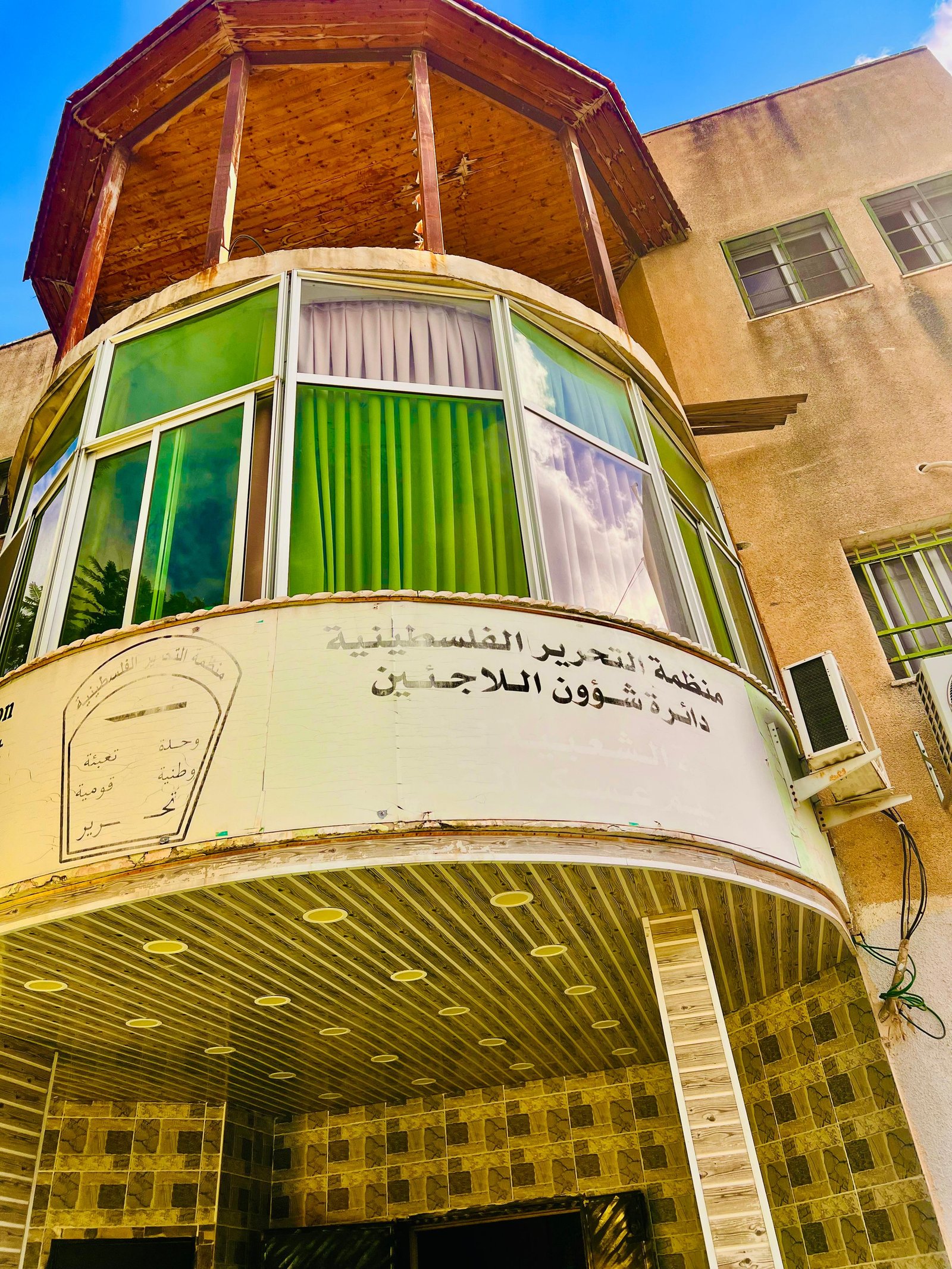 جولة لموسوعة المخيمات الفلسطينية في مخيم عسكر القديم يعدسة منية سلاطنة