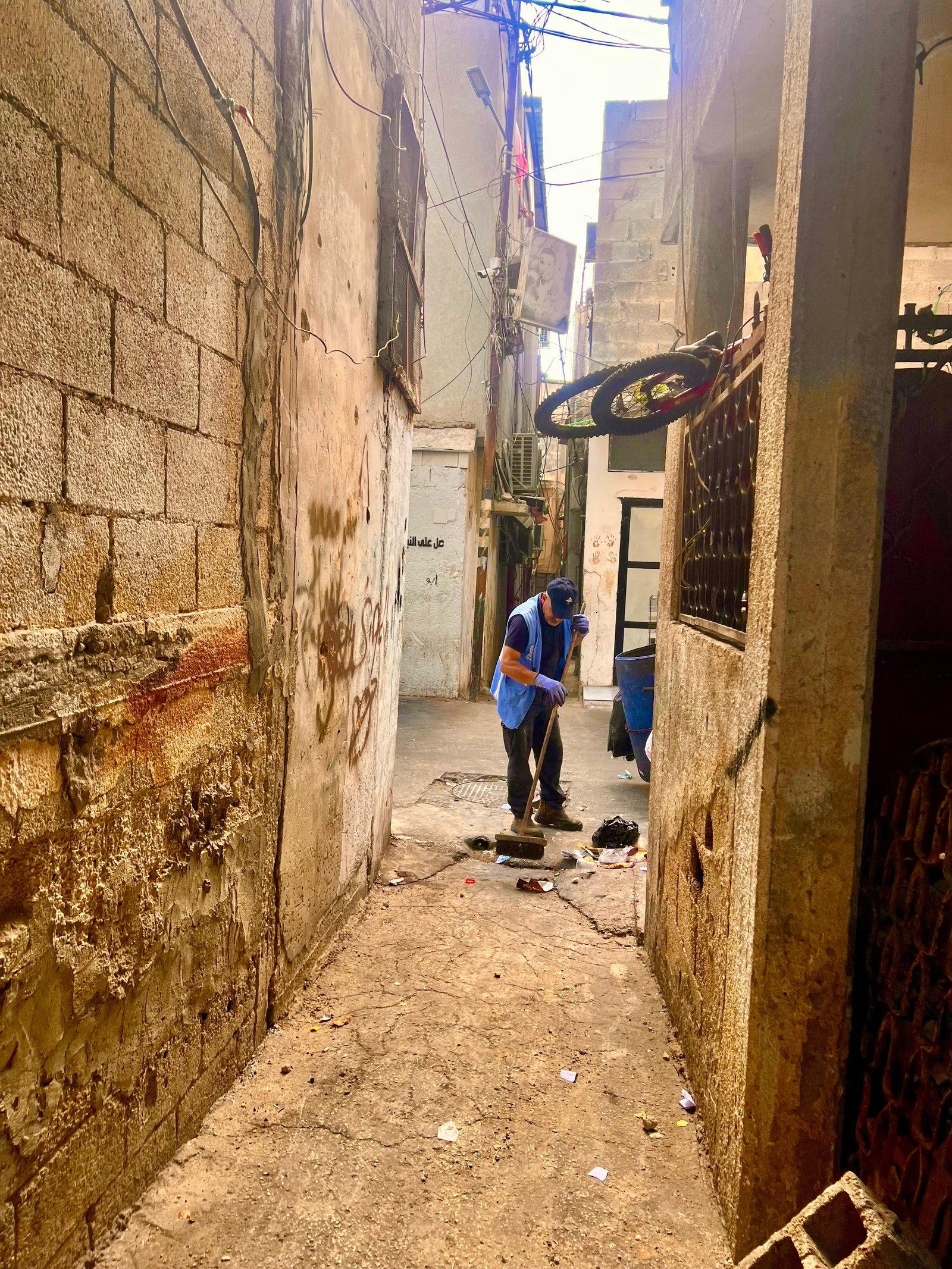 جولة لموسوعة المخيمات الفلسطينية في مخيم عسكر القديم يعدسة منية سلاطنة