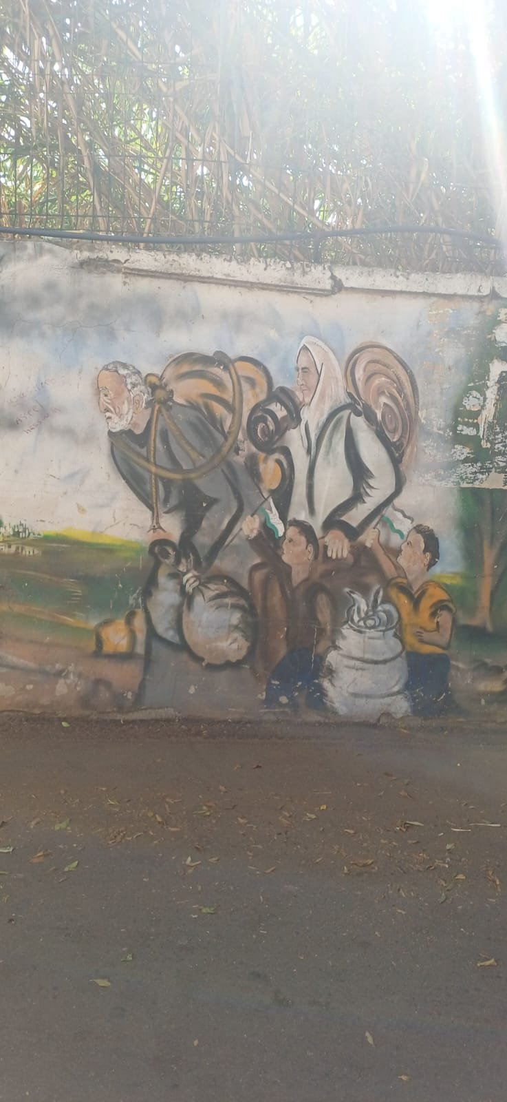 جدارية على جدران مخيم البص تصوير سمر محمد