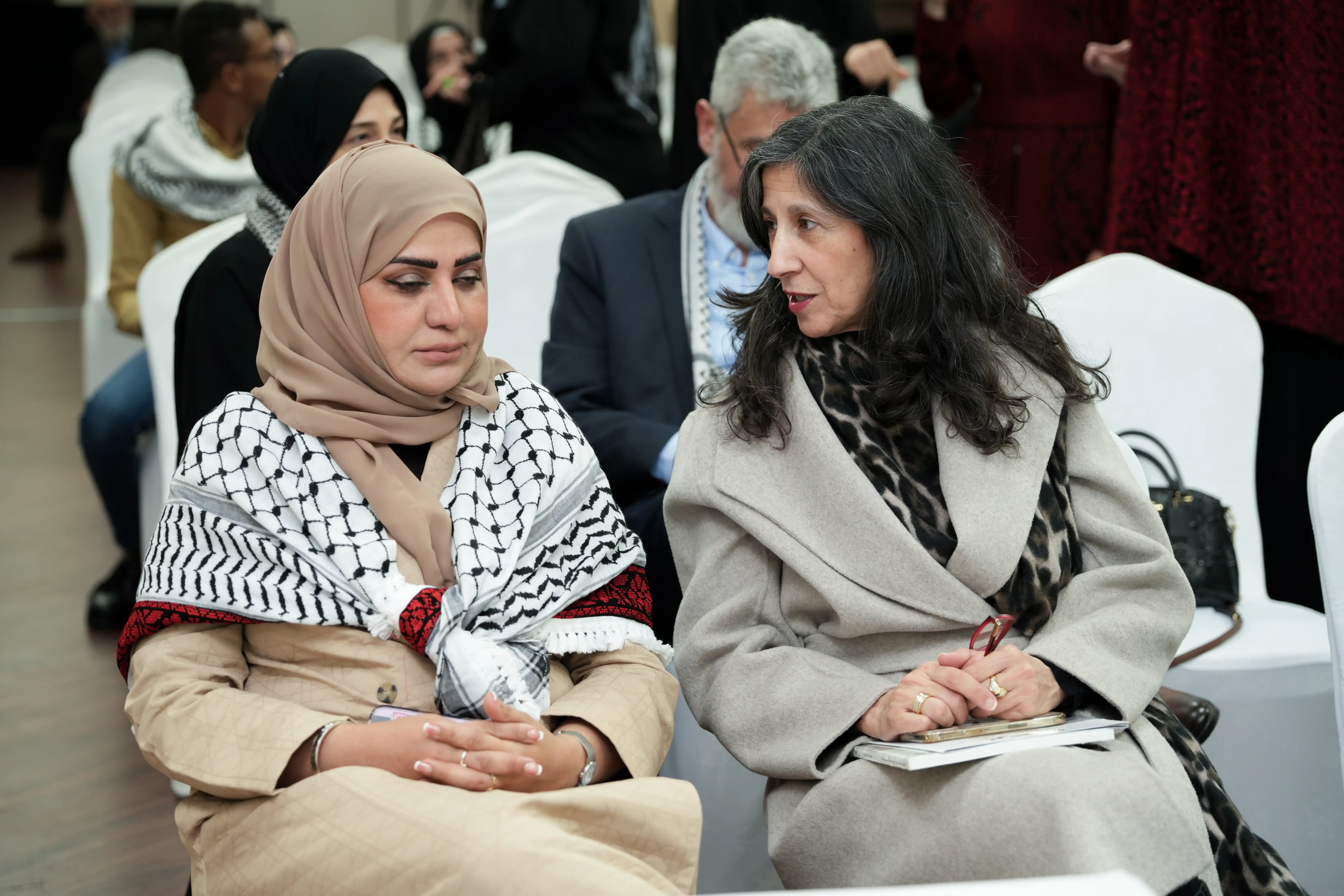 ضيوف  تدشين موسوعة المخيمات الفلسطينية