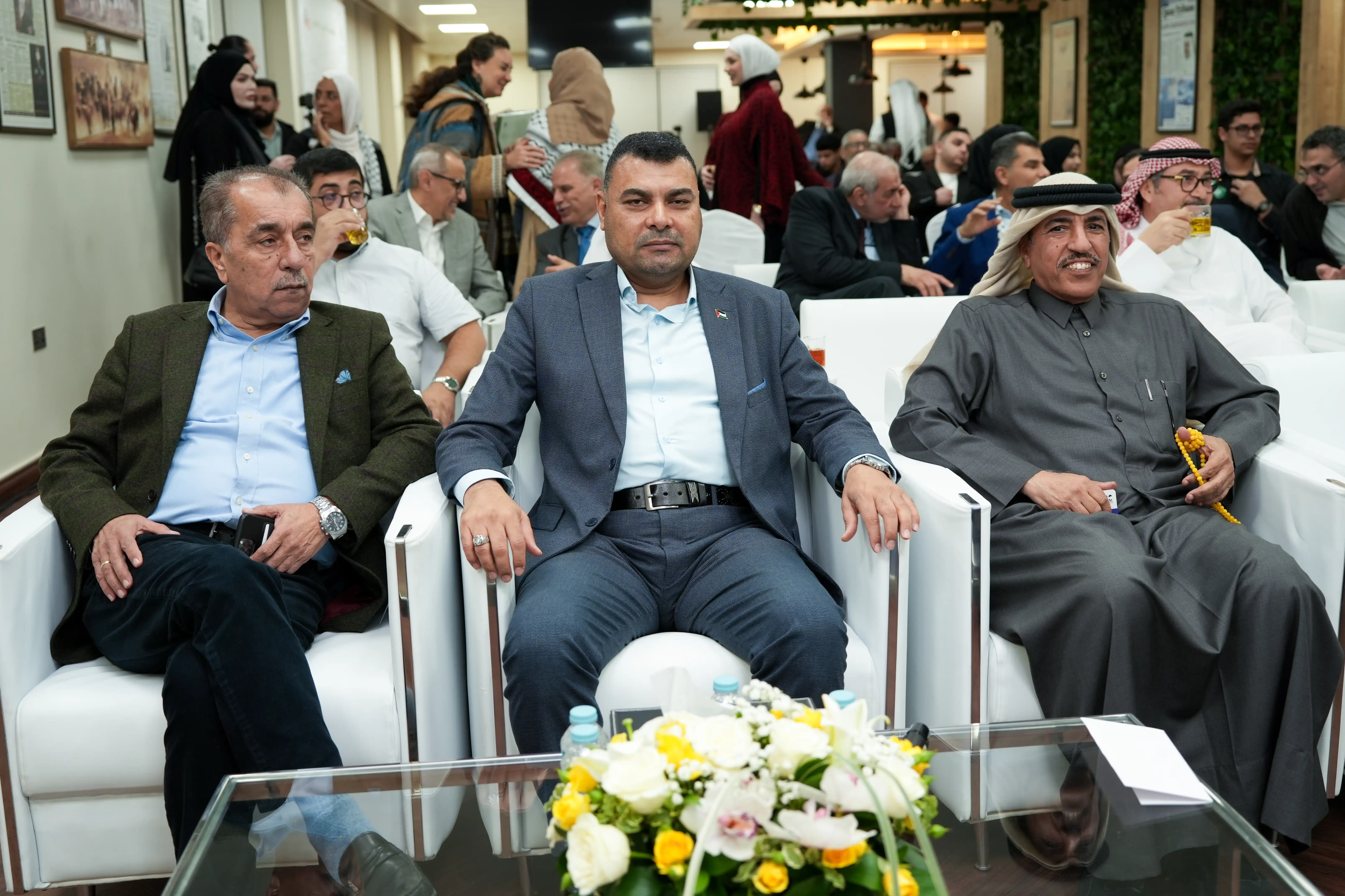 ضيوف  تدشين موسوعة المخيمات الفلسطينية