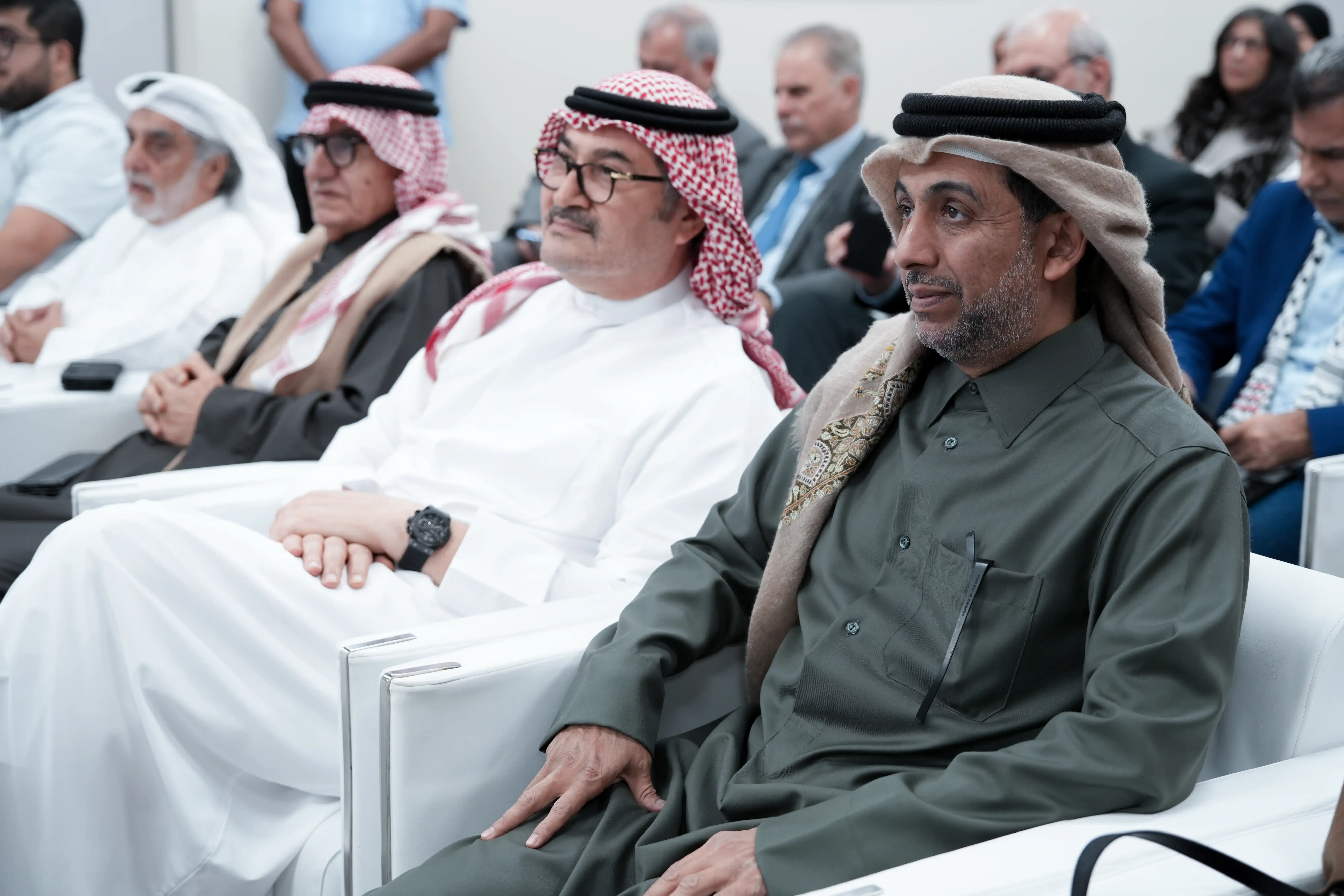 ضيوف  تدشين موسوعة المخيمات الفلسطينية