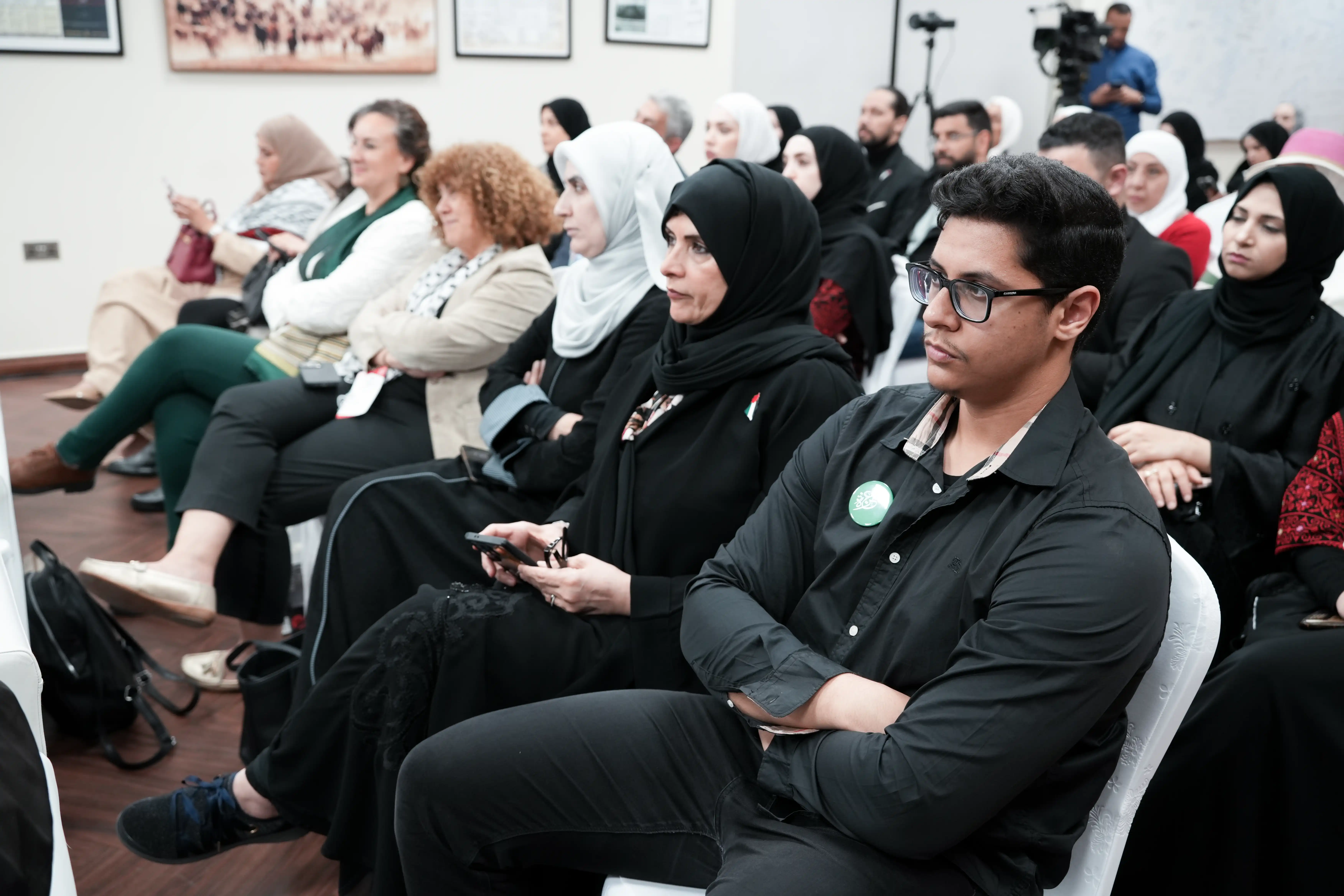 ضيوف  تدشين موسوعة المخيمات الفلسطينية