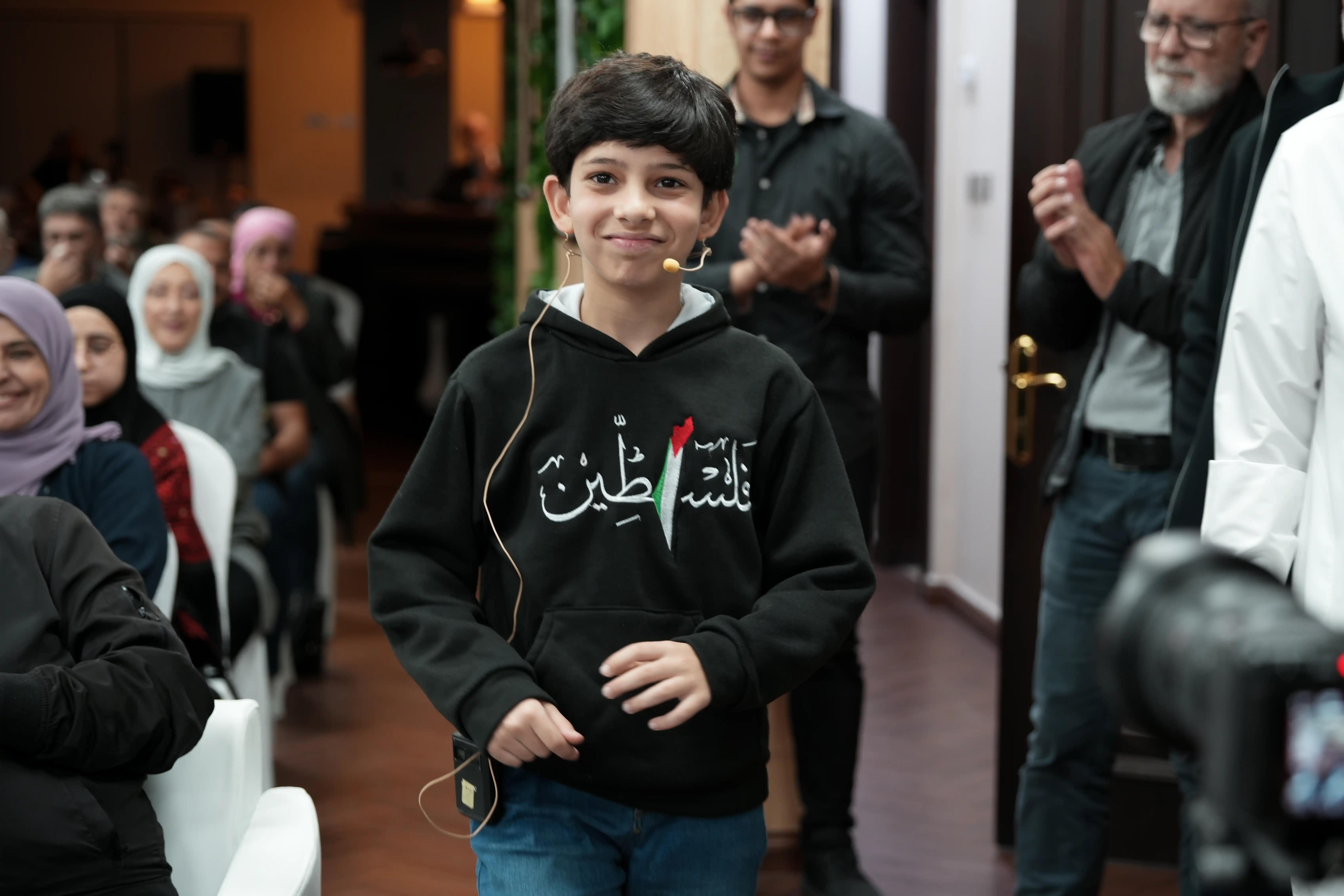 الطفل رمضان أبو جزر بتدشين موسوعة الموسوعة الفلسطينية