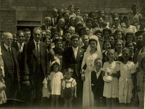 لاجئون يونانيون في مخيم النصيرات