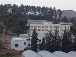 مدرسة في مخيم العروب