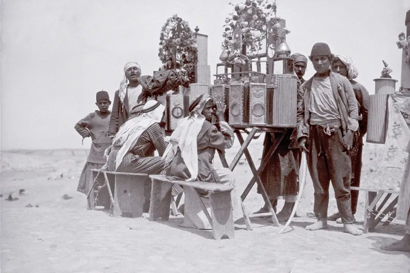 عميد المصورين الفلسطينيين : خليل رعد