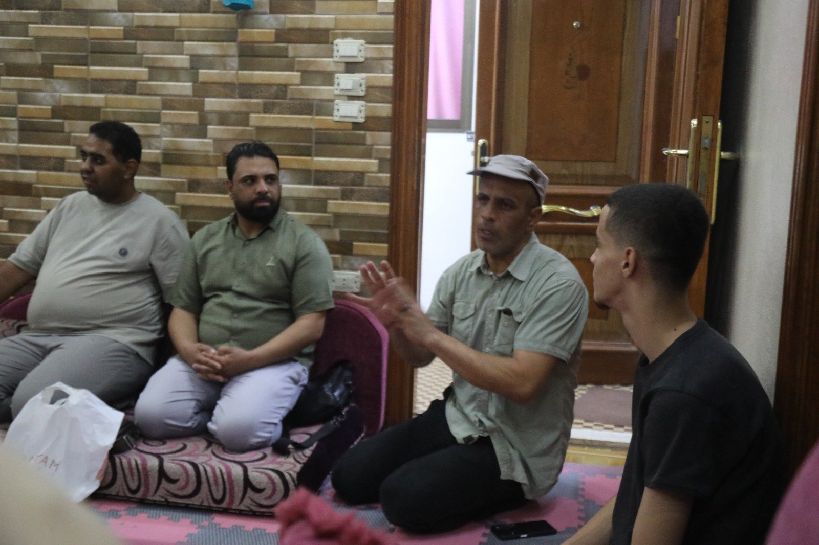 في ضيافة الشاعر زكريا  السيد