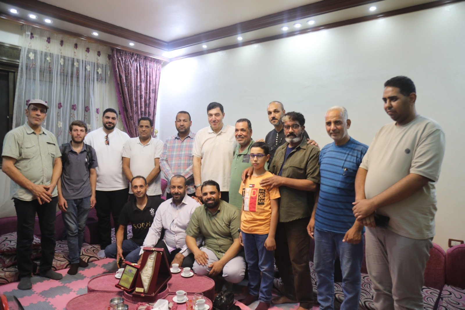 نخبة من الفنانين والدباء والشعراء في بيت الأدب ا. زكريا السيد، بعدسة لين محمد