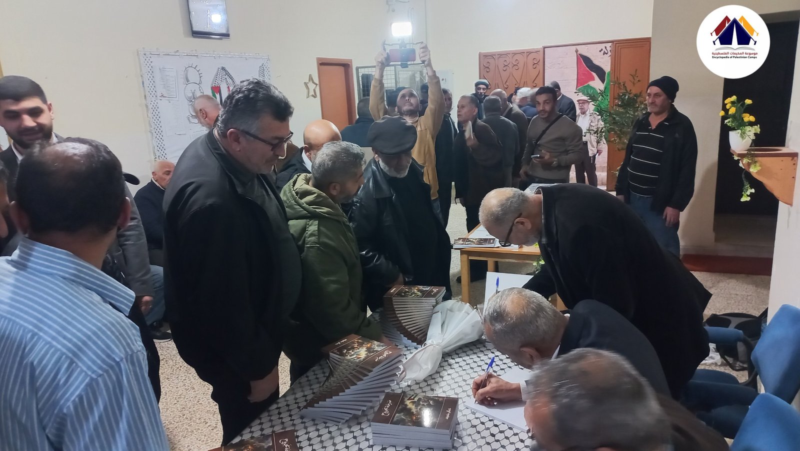موسوعة المخيمات تشارك في توقيع كتاب صرخة مجروح